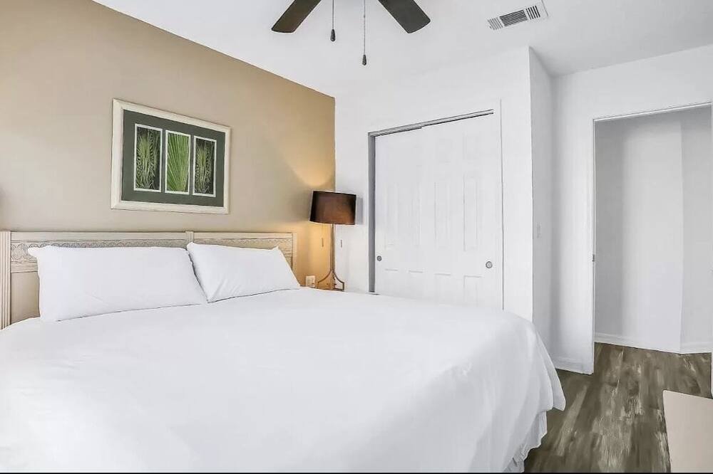 Photo of Bedroom in Crystal Cove