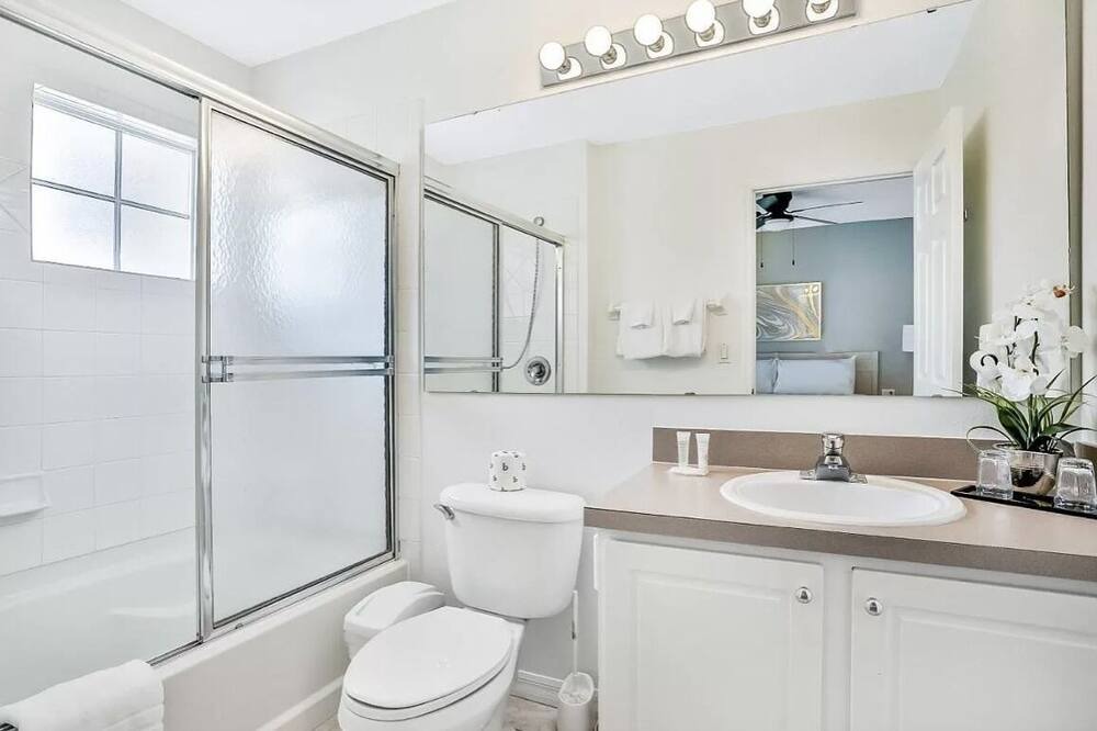 Photo of Bathroom in Crystal Cove