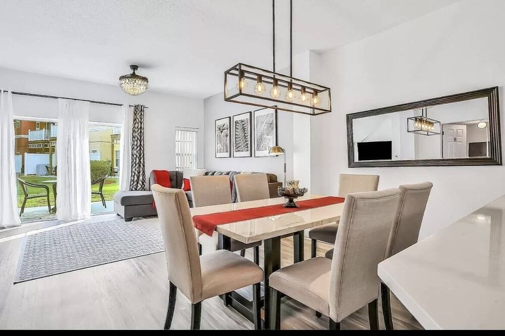 Photo of Bedroom in Crystal Cove