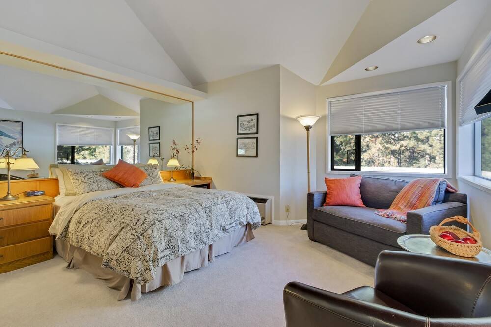 Photo of Bedroom in Century West