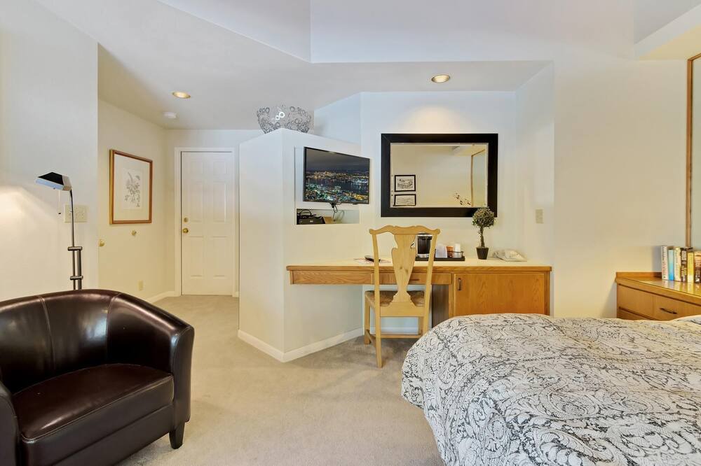 Photo of Bedroom in Century West