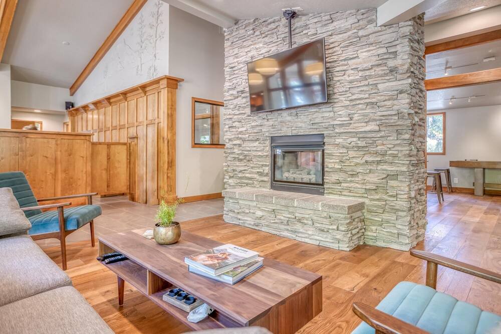 Photo of Livingroom in Century West