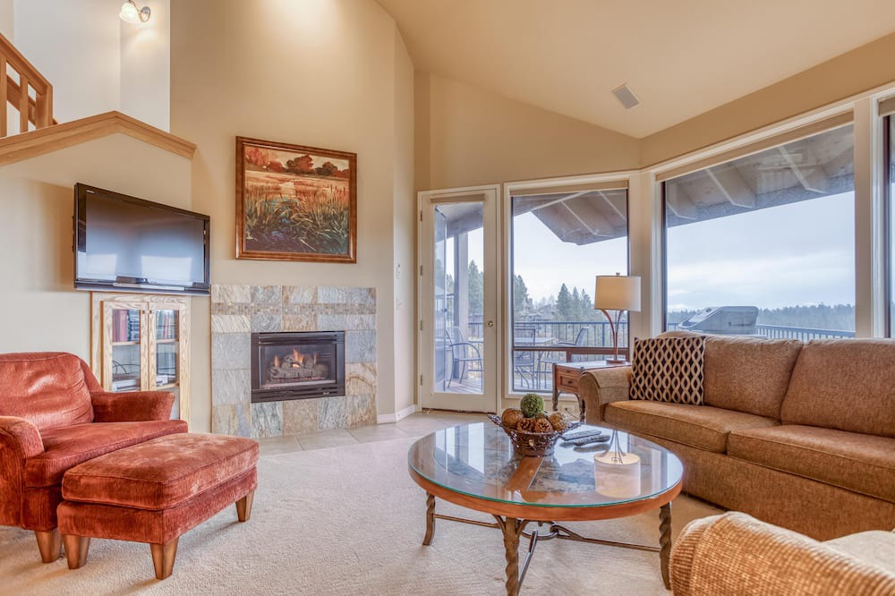 Photo of Livingroom in Century West