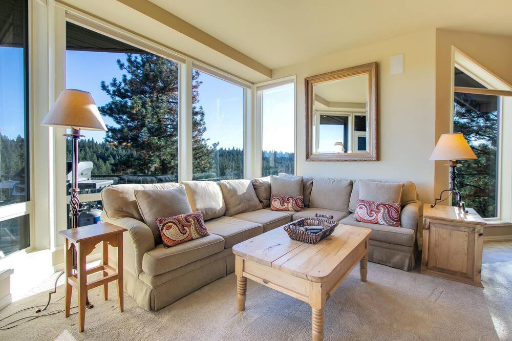 Photo of Livingroom in Sagewood