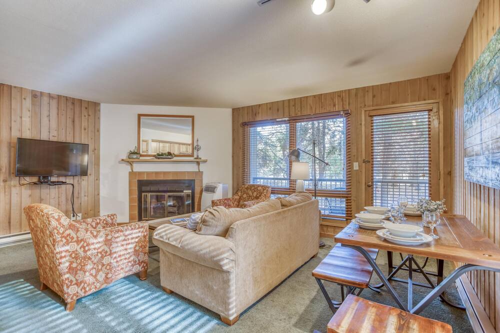 Photo of Livingroom in Century West