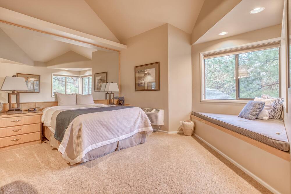 Photo of Bedroom in Century West
