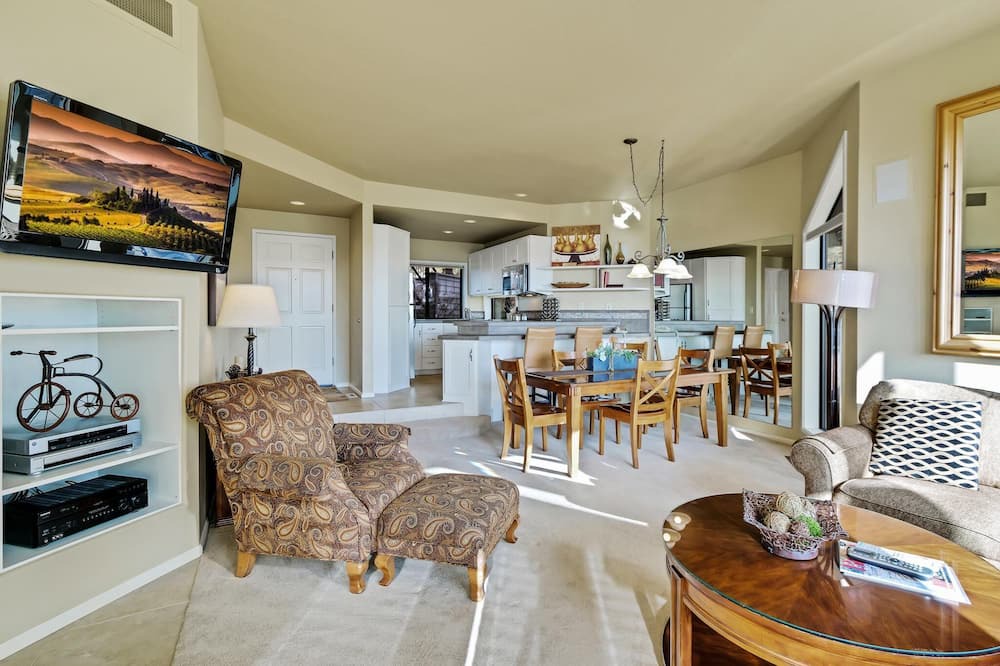 Photo of Livingroom in Century West