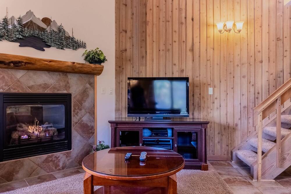 Photo of Livingroom in Century West