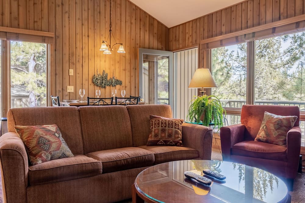 Photo of Livingroom in Century West