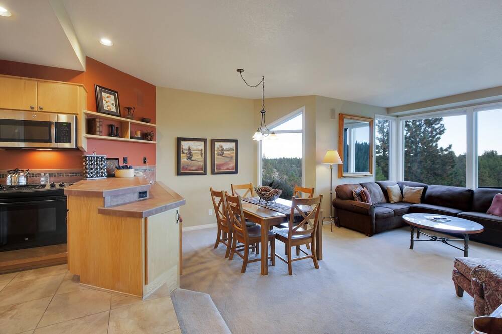 Photo of Livingroom in Sagewood