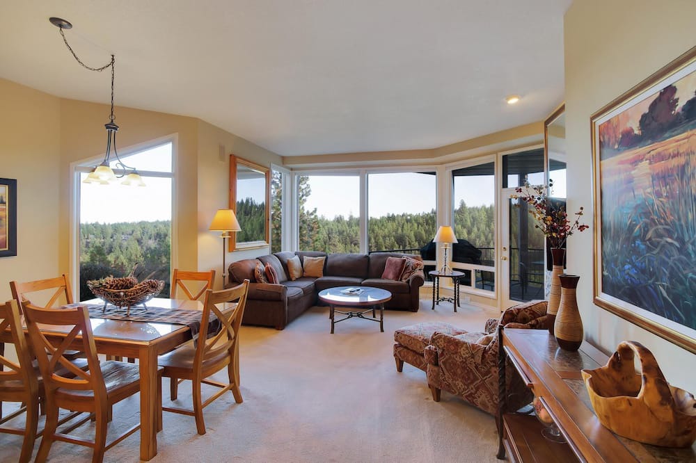 Photo of Livingroom in Sagewood