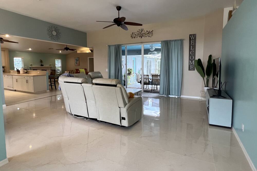 Photo of Livingroom in Trafalgar