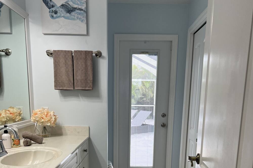 Photo of Bathroom in Trafalgar