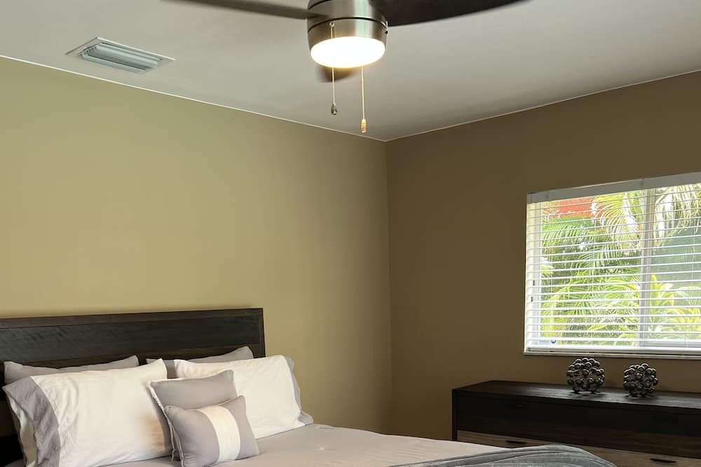 Photo of Others in Trafalgar