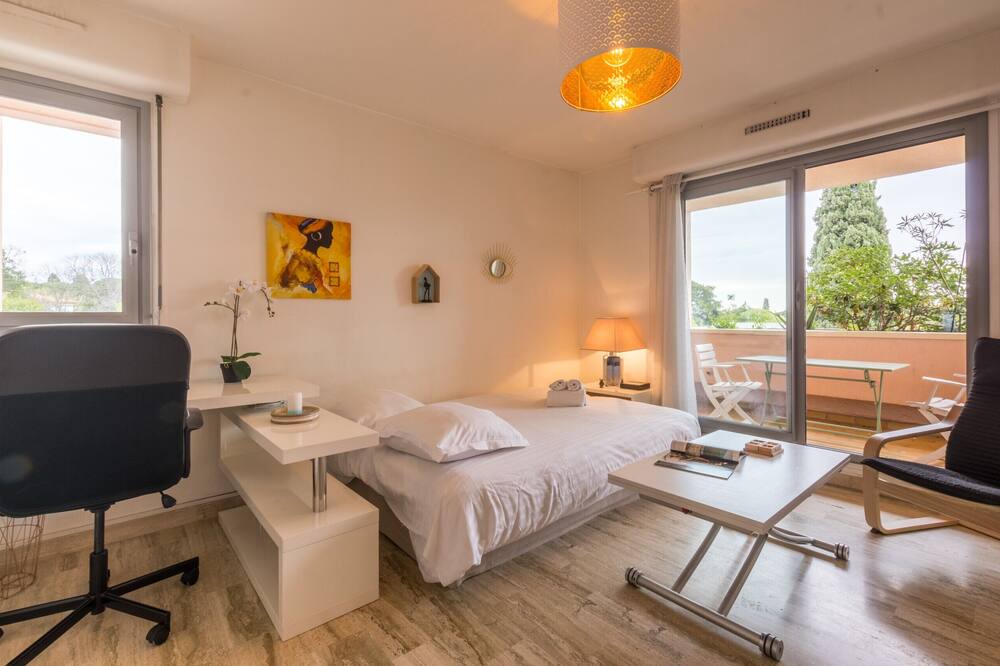 Photo of Livingroom in Beaux Arts-Boutonnet