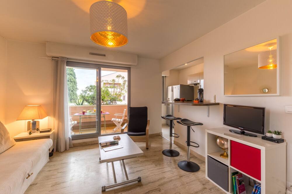 Photo of Livingroom in Beaux Arts-Boutonnet