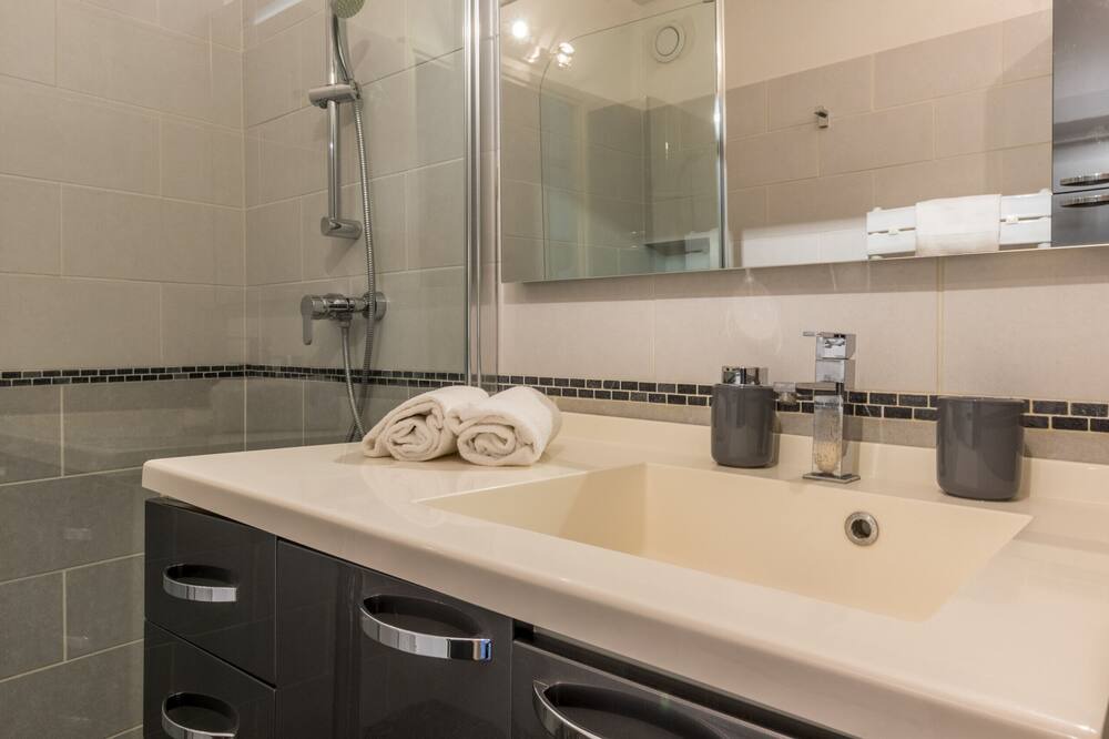 Photo of Bathroom in Beaux Arts-Boutonnet