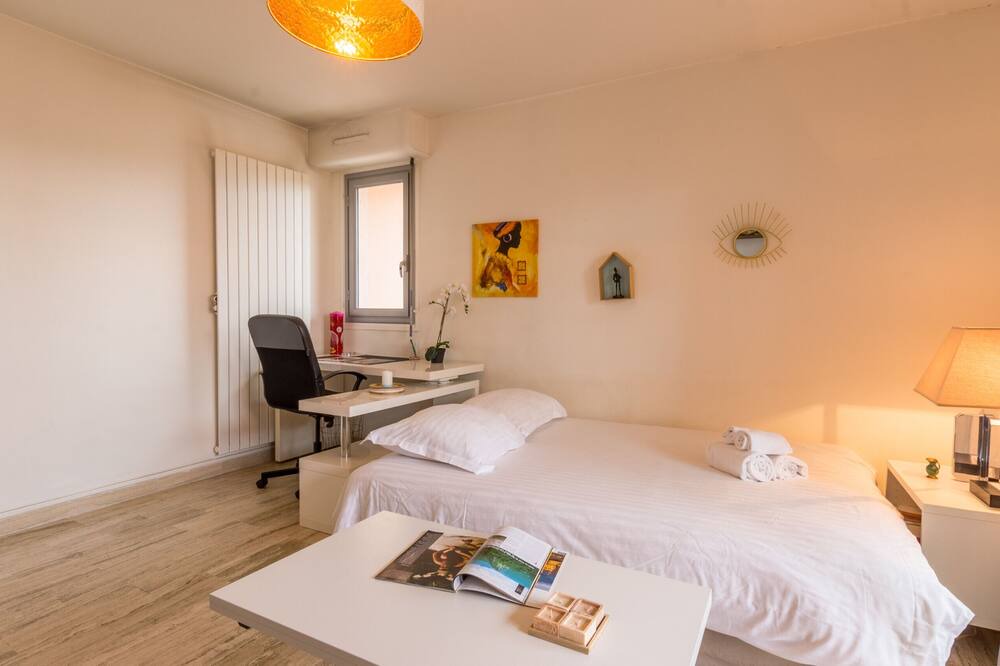 Photo of Livingroom in Beaux Arts-Boutonnet