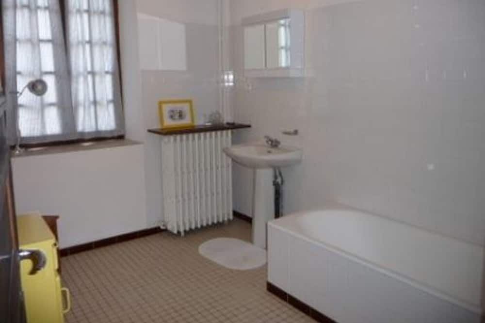 Photo of Bathroom in Paulnay