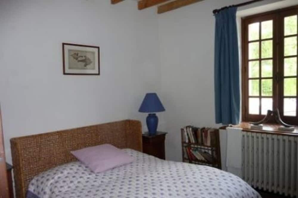 Photo of Bedroom in Paulnay