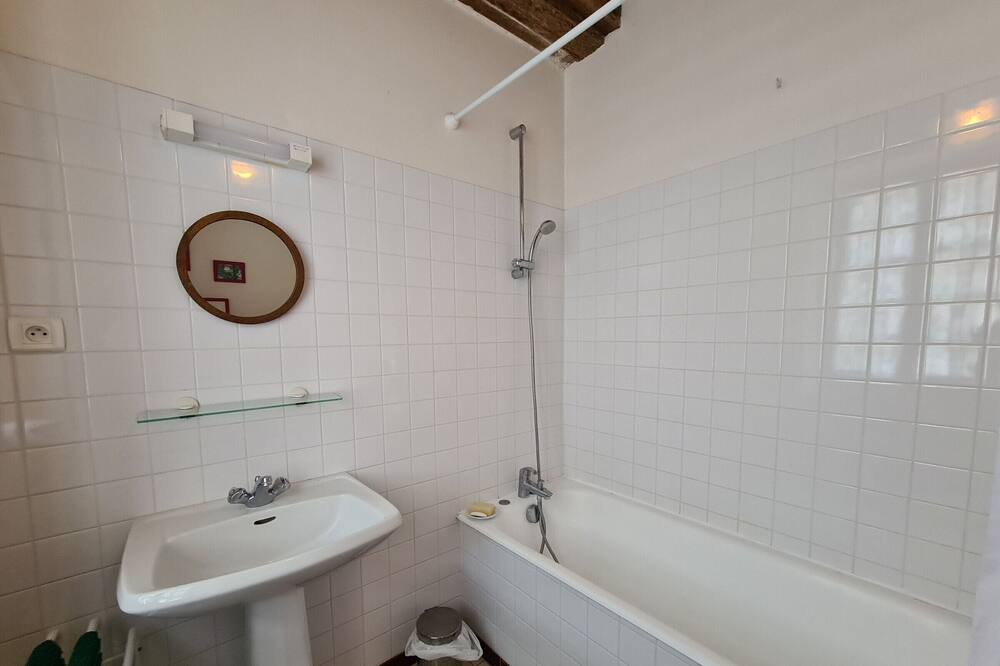 Photo of Bathroom in Paulnay