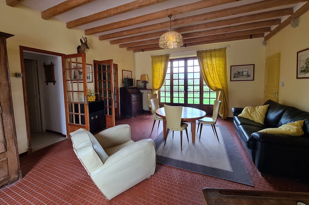 Photo of Livingroom in Paulnay