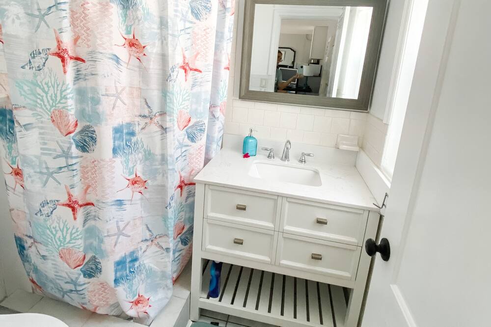Photo of Bathroom in Tropic