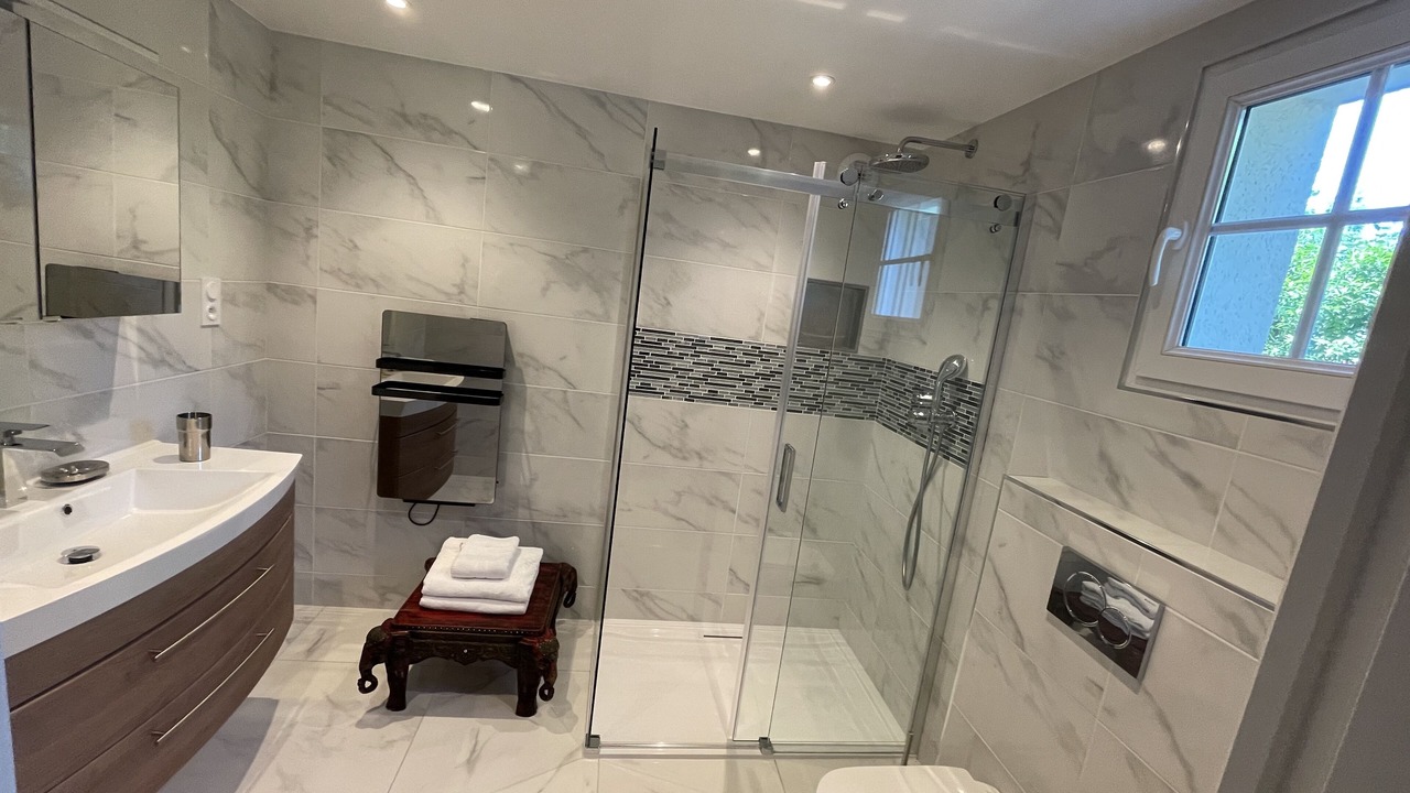 Photo of Bathroom in Genneville