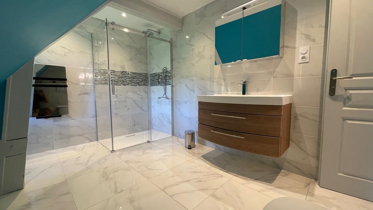 Photo of Bathroom in Genneville