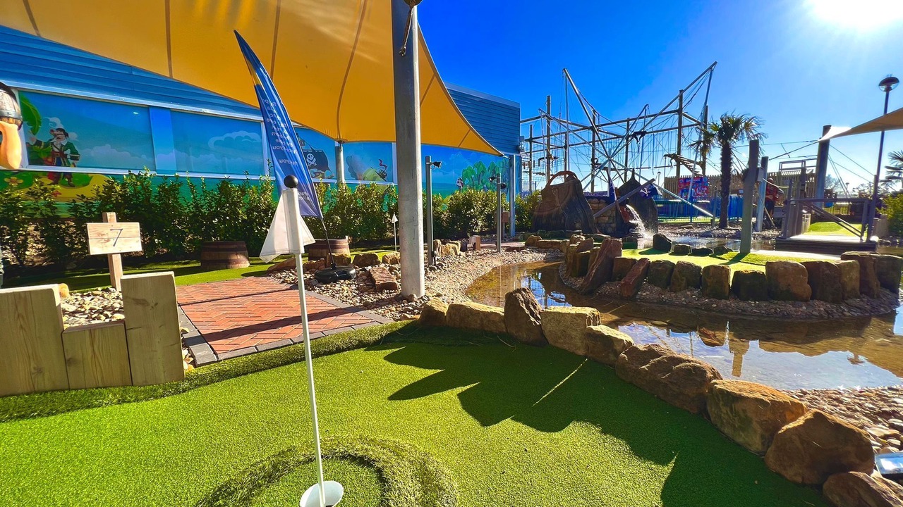 Photo of Others in Cayton Bay