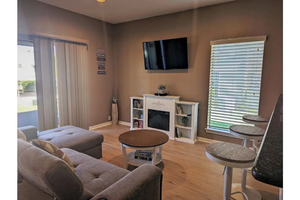 Photo of Livingroom in April Sound
