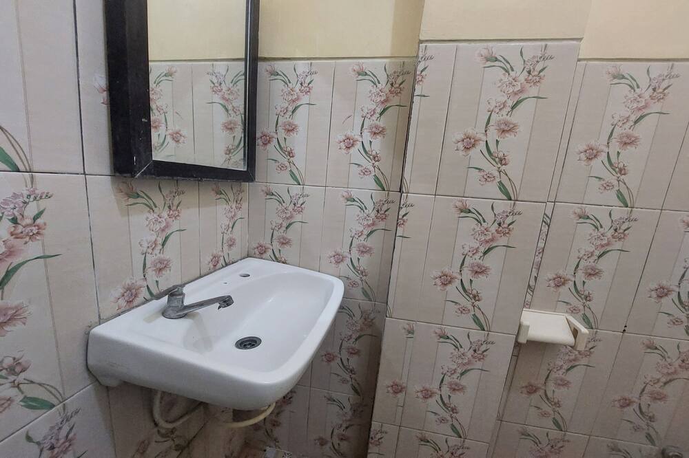 Photo of Bathroom in Kretek