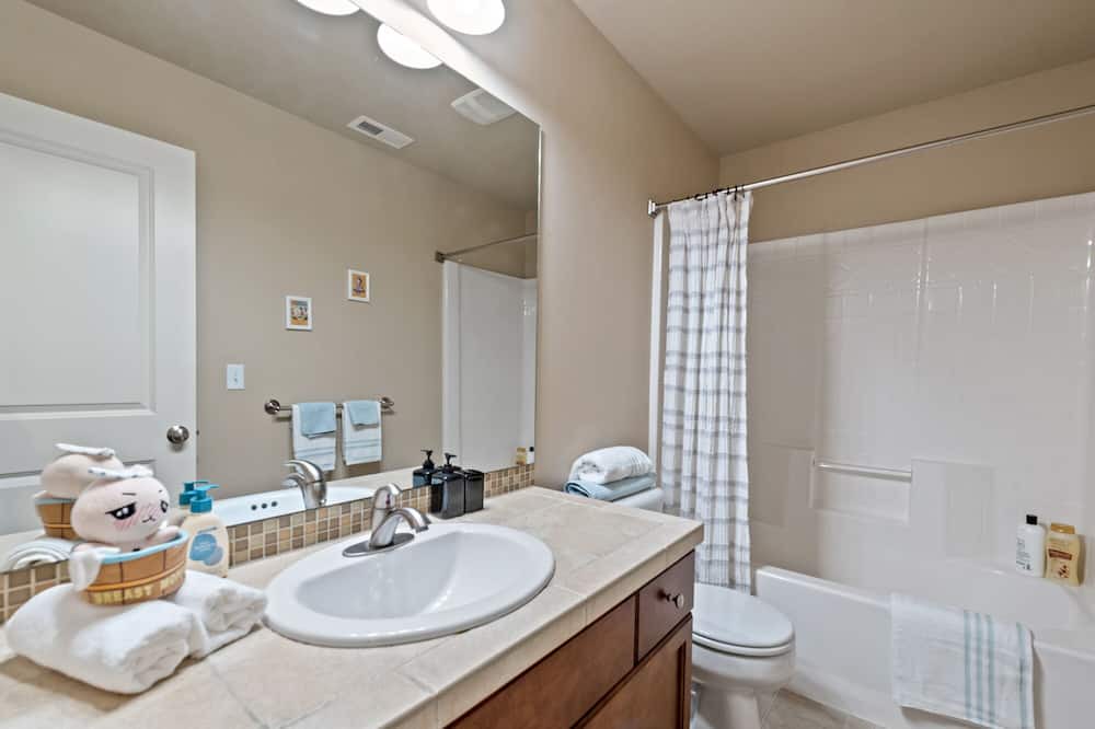 Photo of Bathroom in Mill Creek