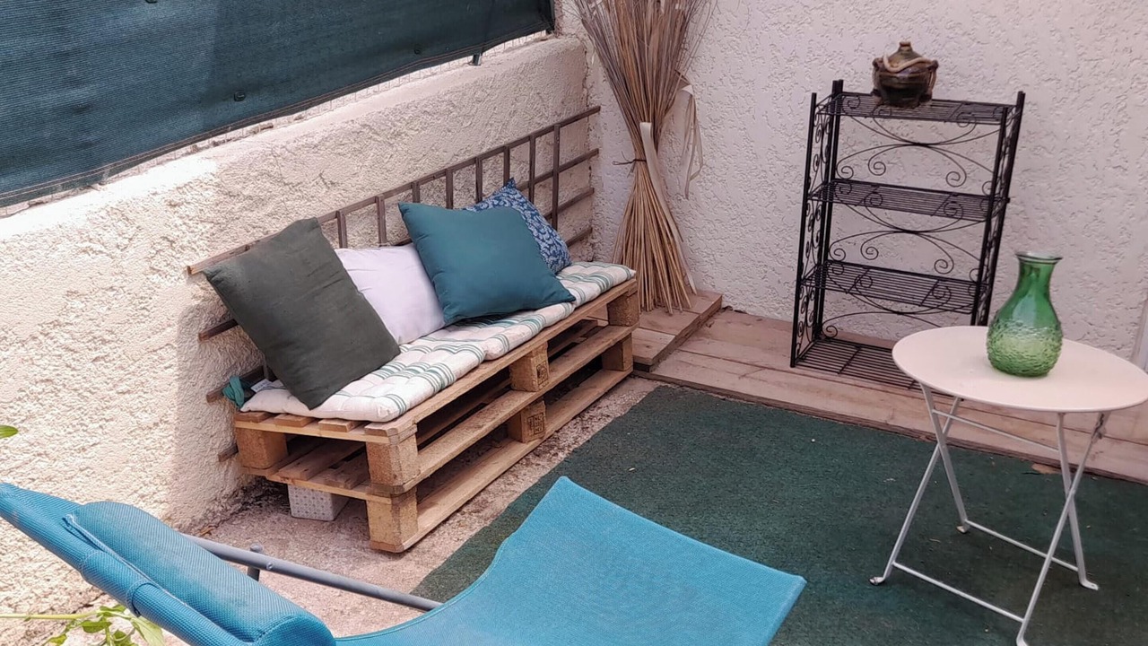 Photo of Patio Balcony in La Crau