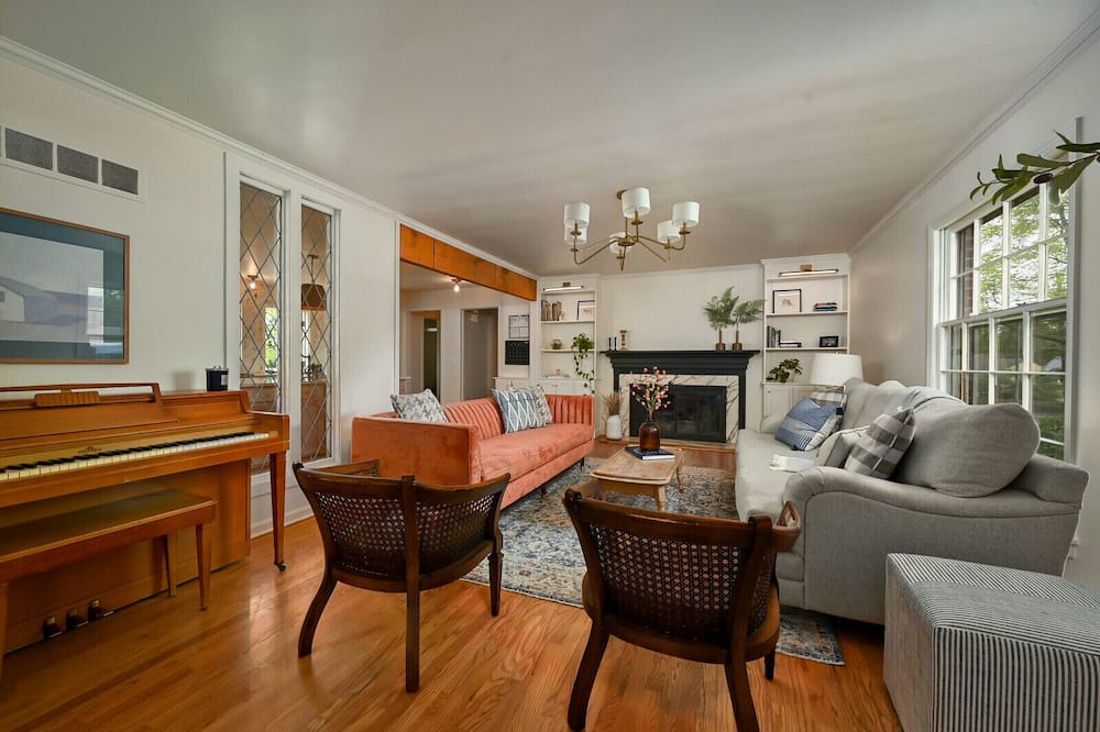 Photo of Livingroom in South Kansas City