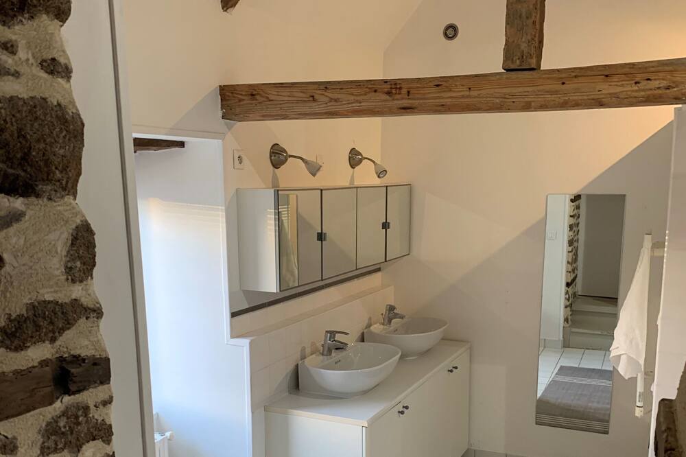 Photo of Bathroom in Esperance-Cottages