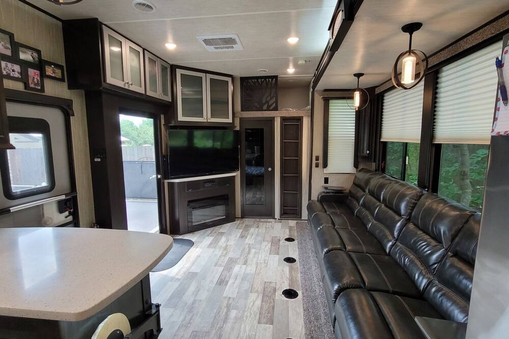 Photo of Livingroom in Southland Oaks