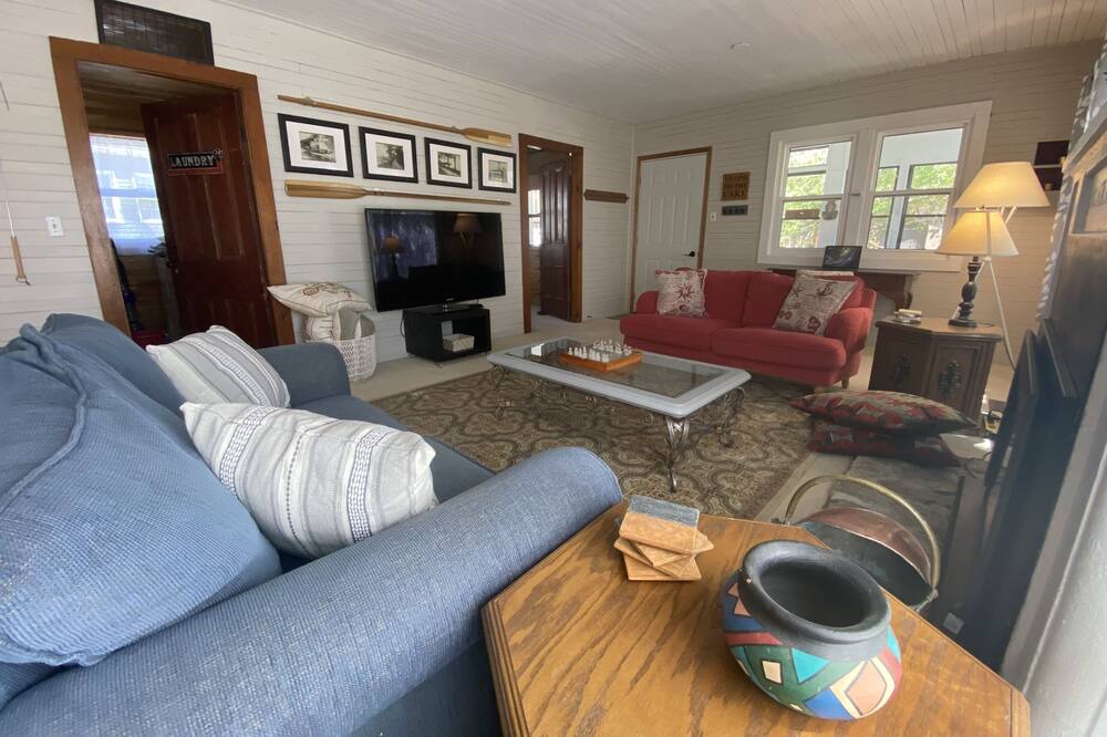 Photo of Livingroom in Fenelon Falls