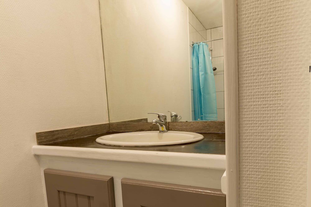 Photo of Bathroom in Flers