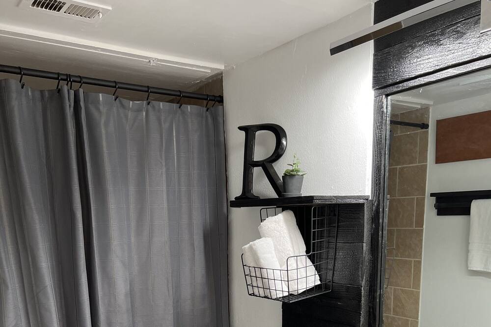 Photo of Bathroom in Knox - Henderson