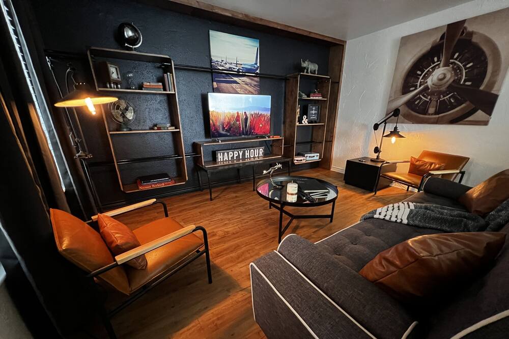 Photo of Livingroom in Knox - Henderson