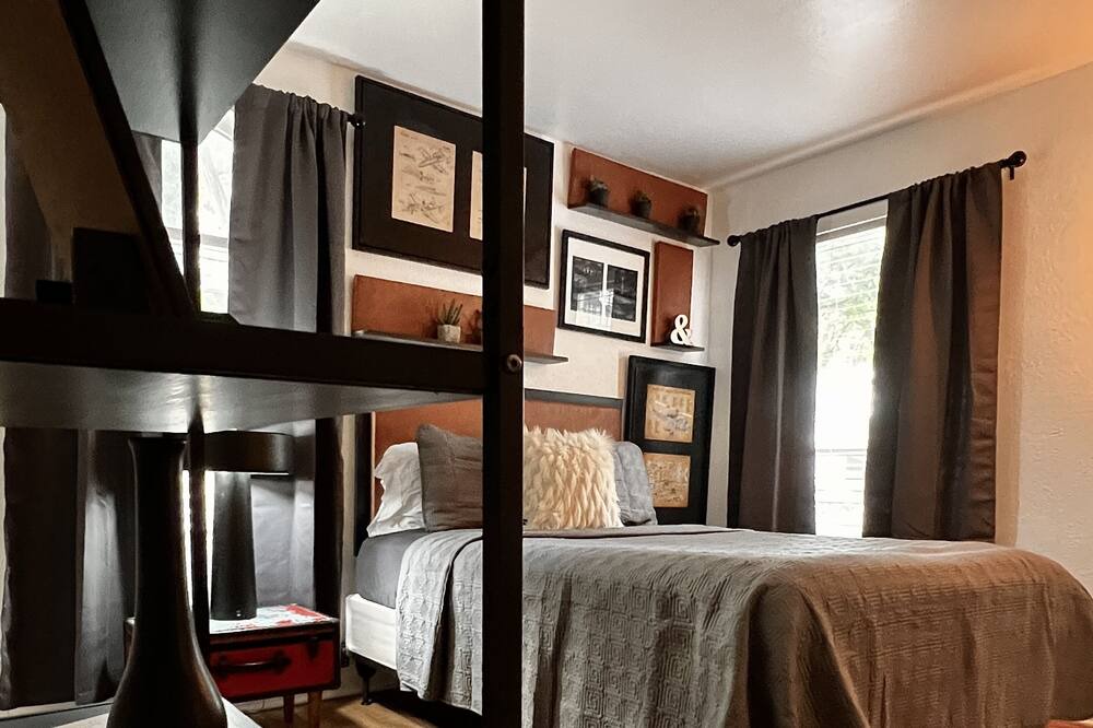 Photo of Bedroom in Knox - Henderson