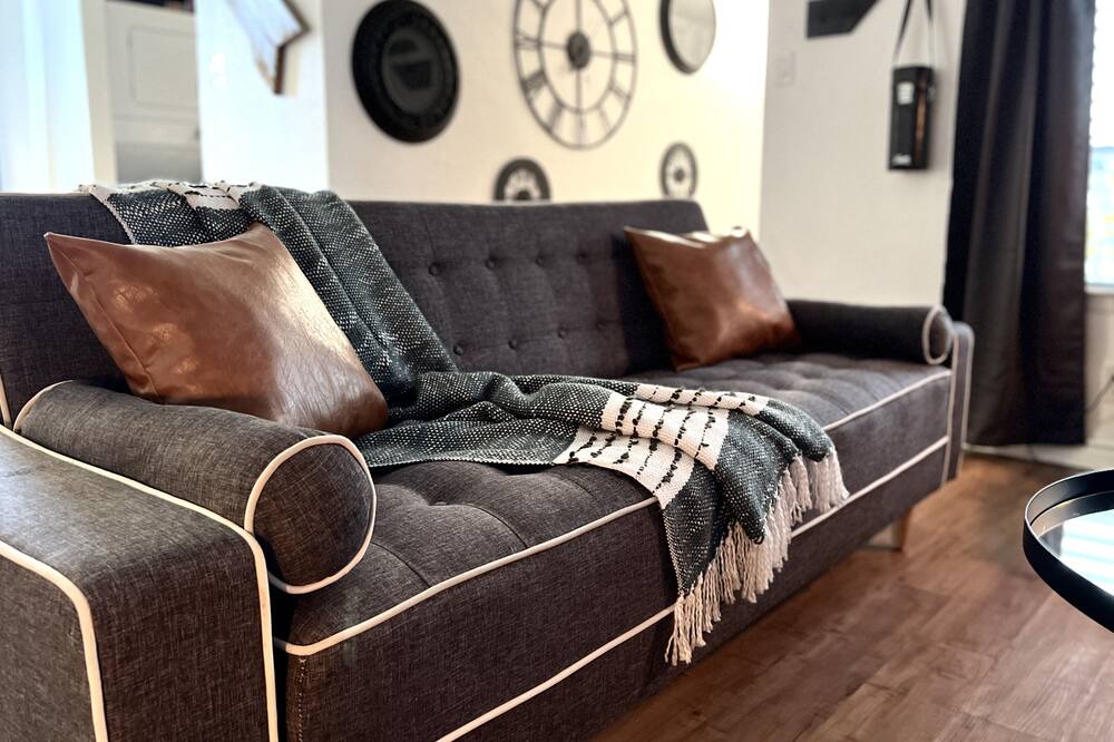 Photo of Livingroom in Knox - Henderson