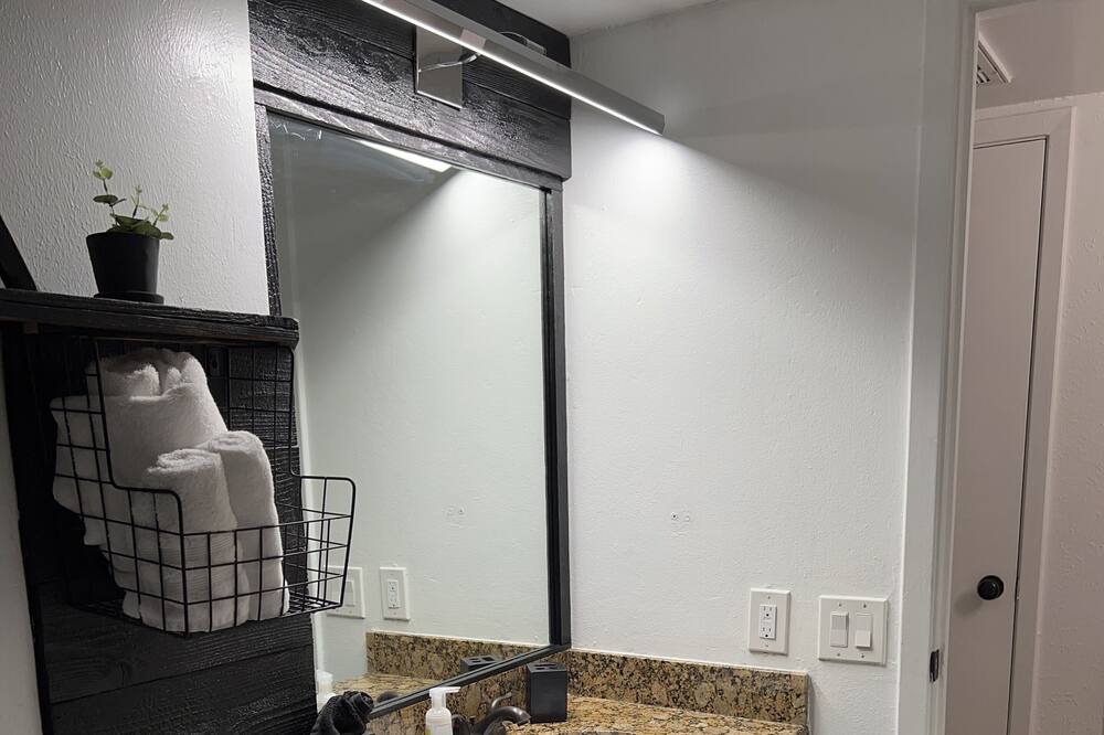 Photo of Bathroom in Knox - Henderson