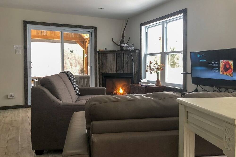 Photo of Livingroom in Sainte-Emelie