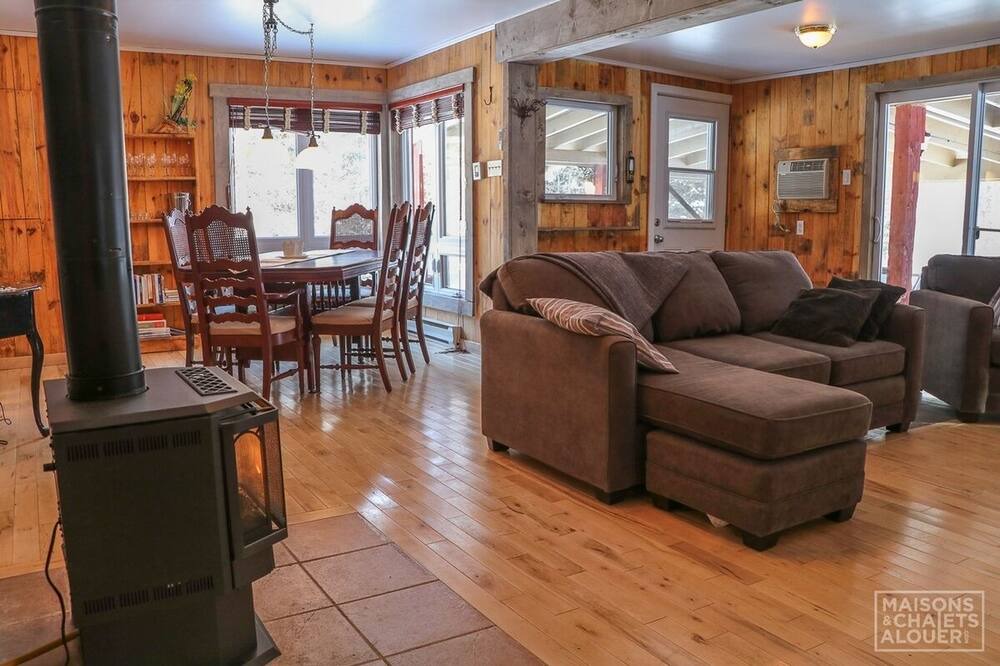 Photo of Livingroom in Sainte-Emelie