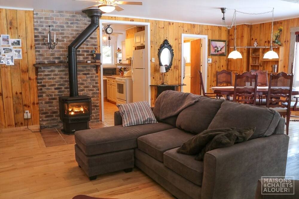 Photo of Livingroom in Sainte-Emelie