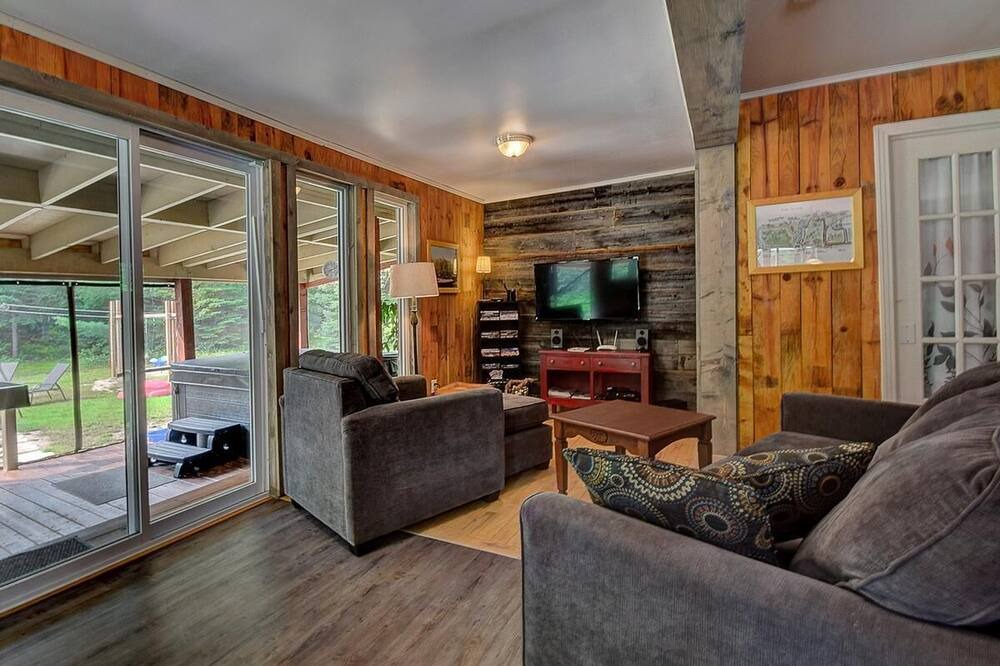 Photo of Livingroom in Sainte-Emelie