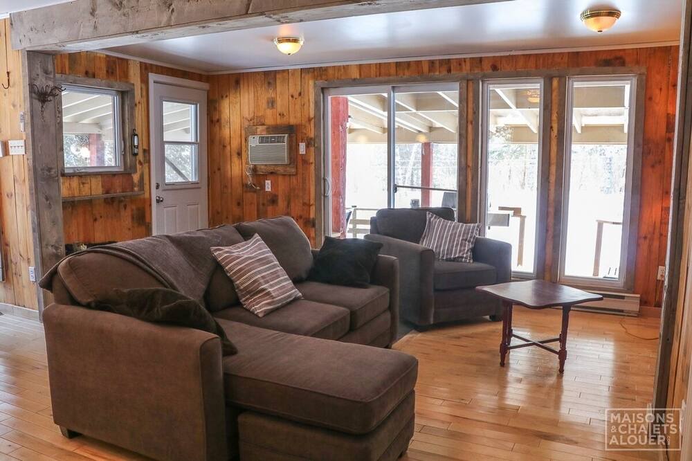 Photo of Livingroom in Sainte-Emelie