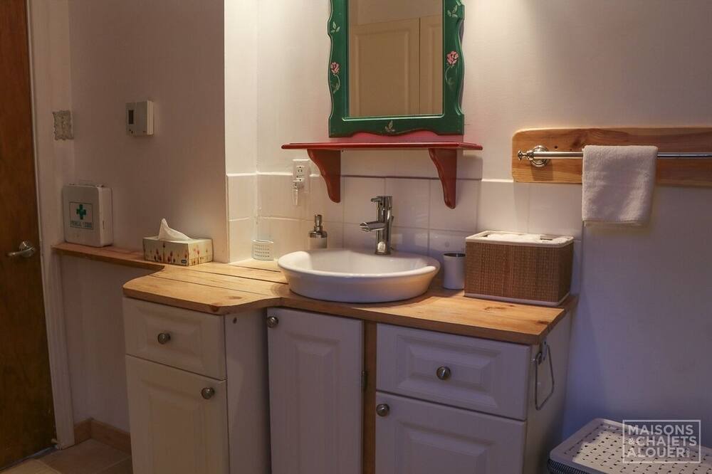 Photo of Bathroom in Sainte-Emelie